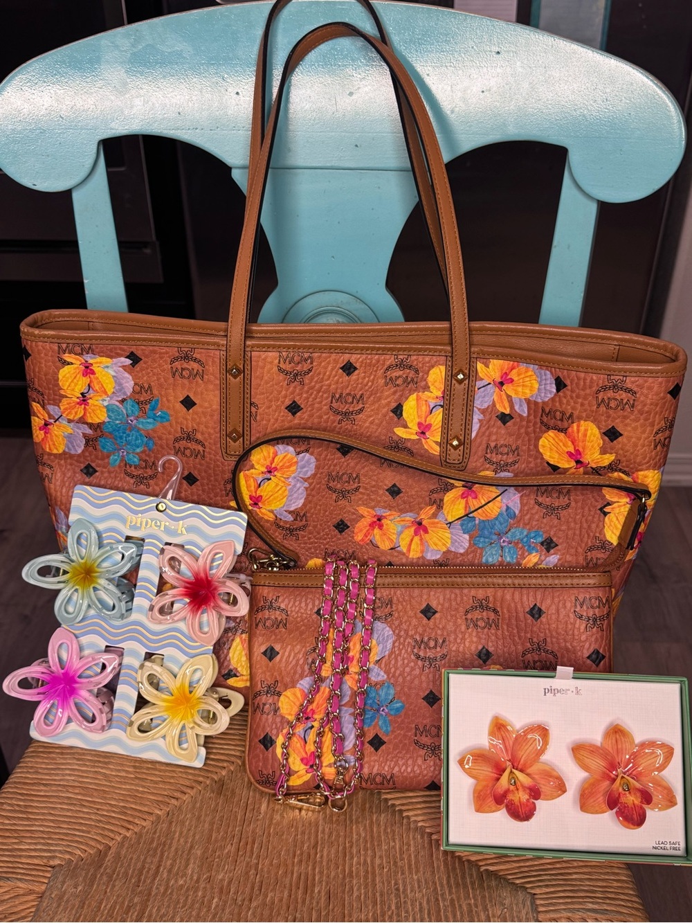 MCM Floral VISETOS Cognac Tote with pouch and COA - Picture 4 of 17